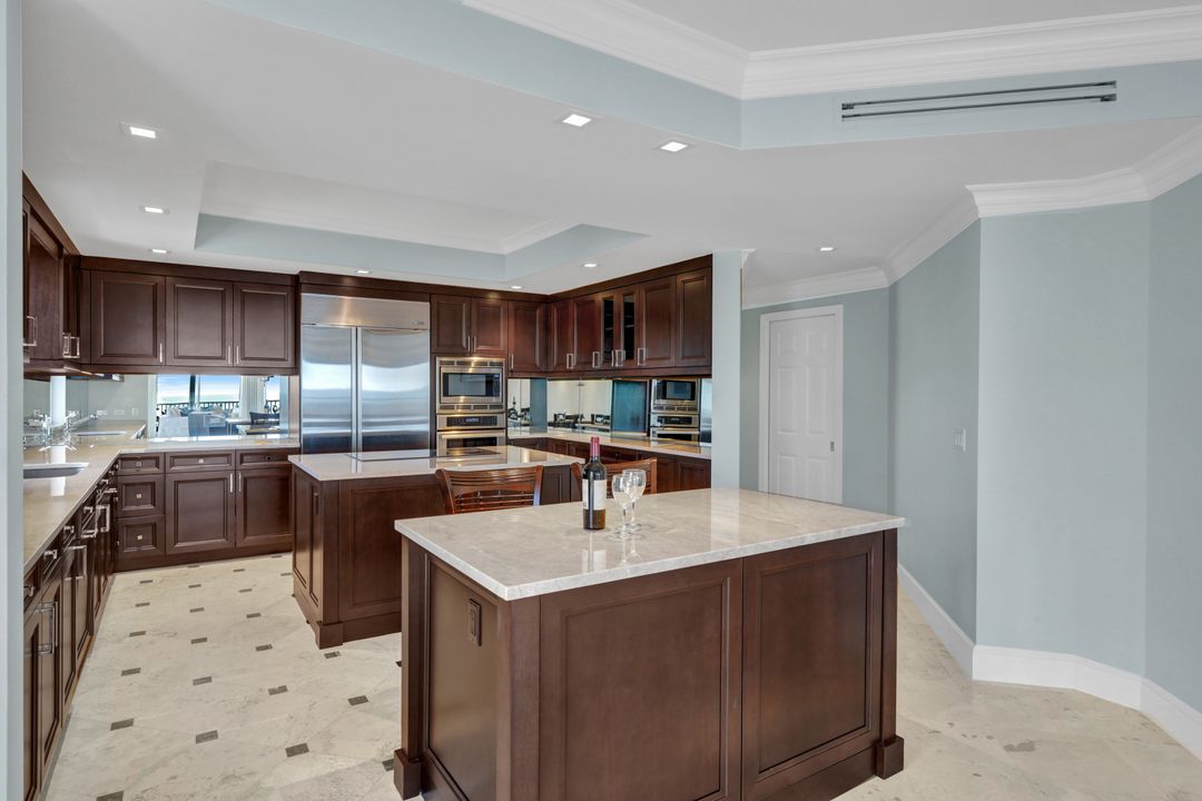 9811 Gulf Shore Dr #203, Naples, FL 34108