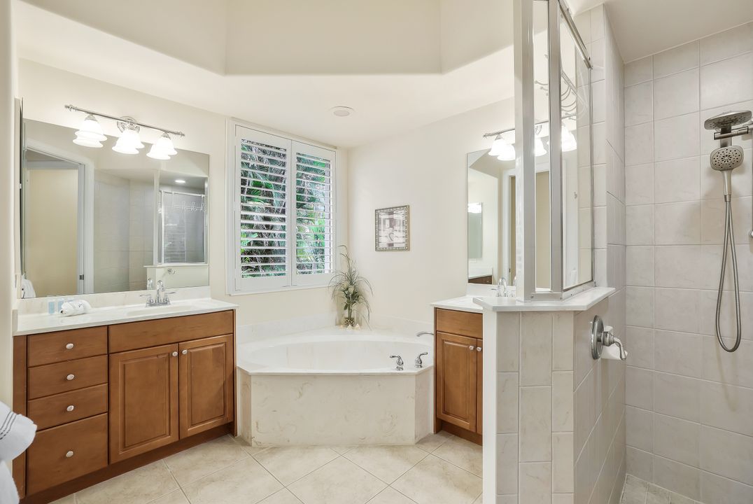 981 Tivoli Ct, Naples, FL 34104