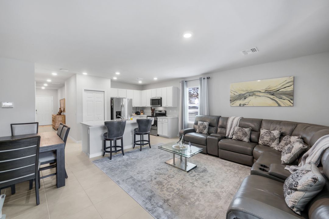 15171 Wildflower Cir, Naples, FL 34119