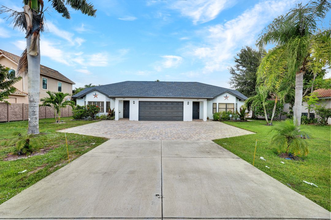 565 93rd Ave N, Naples, FL 34108
