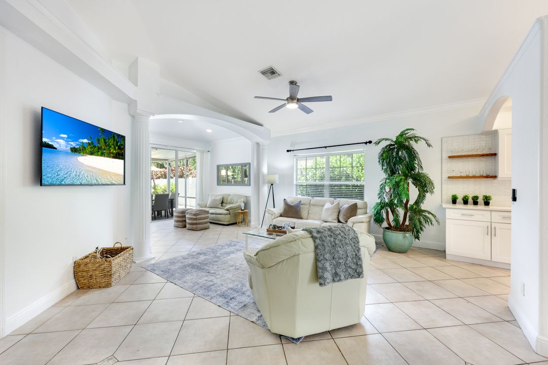 815 96th Ave N, Naples, FL 34108