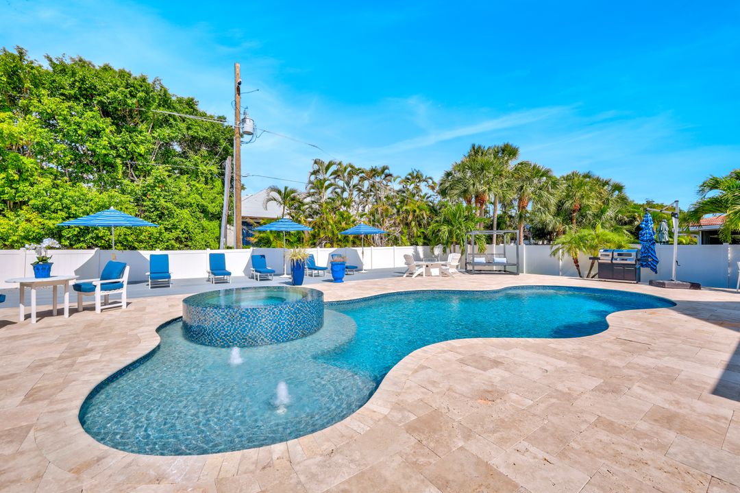 535 93rd Ave N, Naples, FL 34108