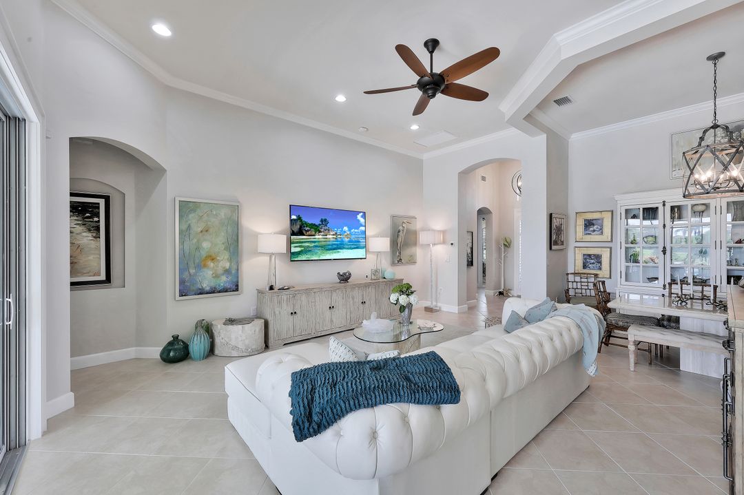 9423 Quarry Dr, Naples, FL 34120