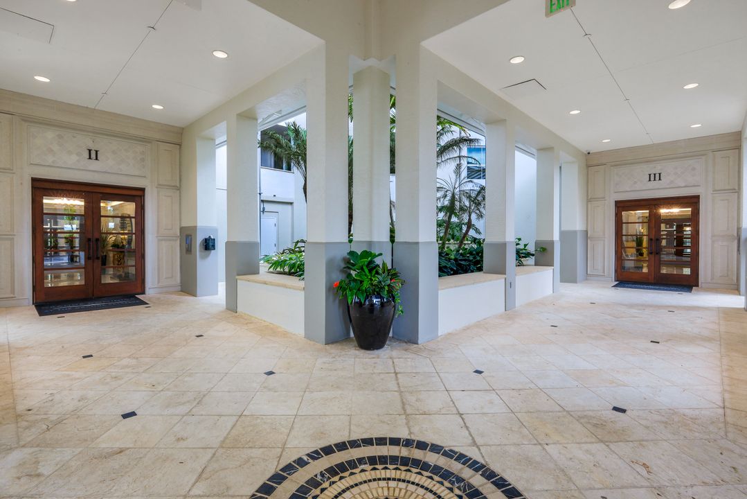 295 Grande Way #1405, Naples, FL 34110