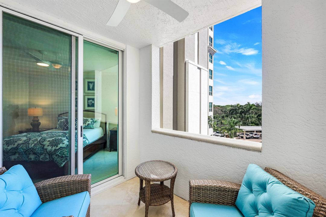 295 Grande Way #304, Naples, FL 34110