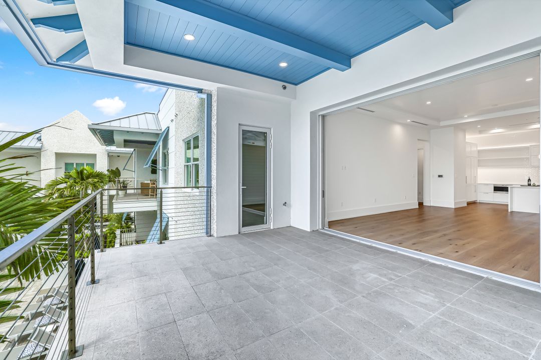 201 8th St S #308, Naples, FL 34102