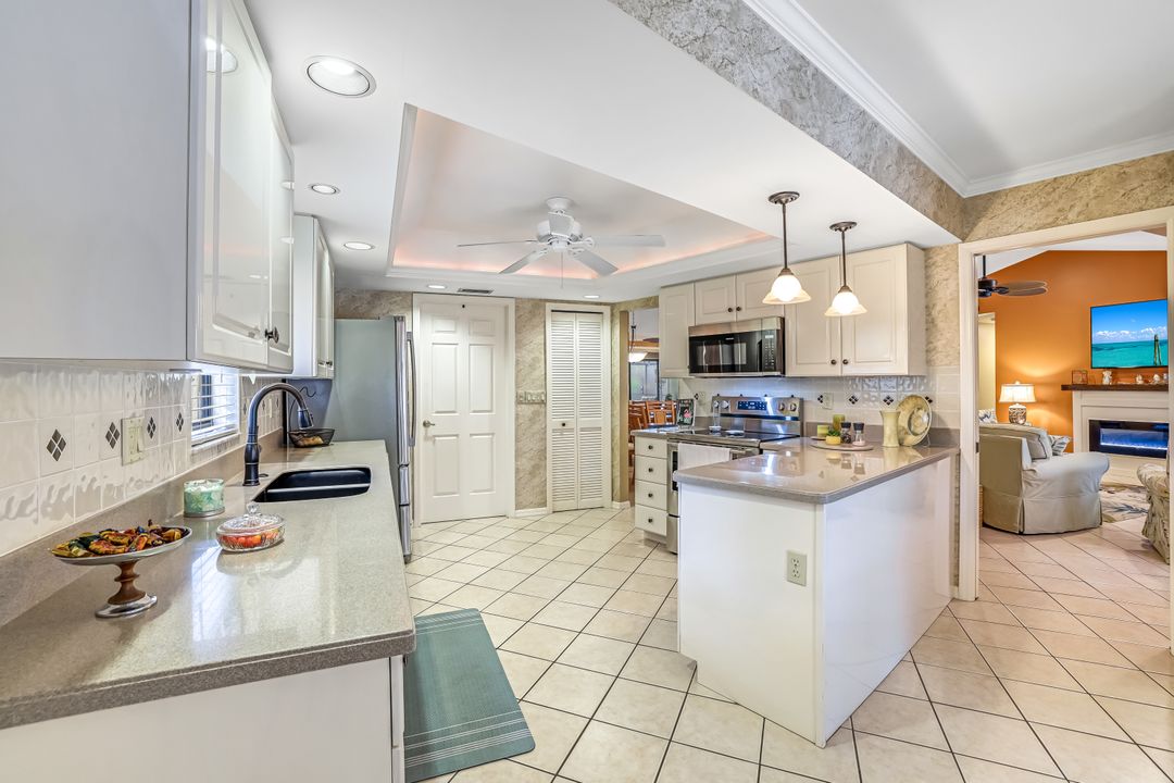 3097 Round Table Ct, Naples, FL 34112
