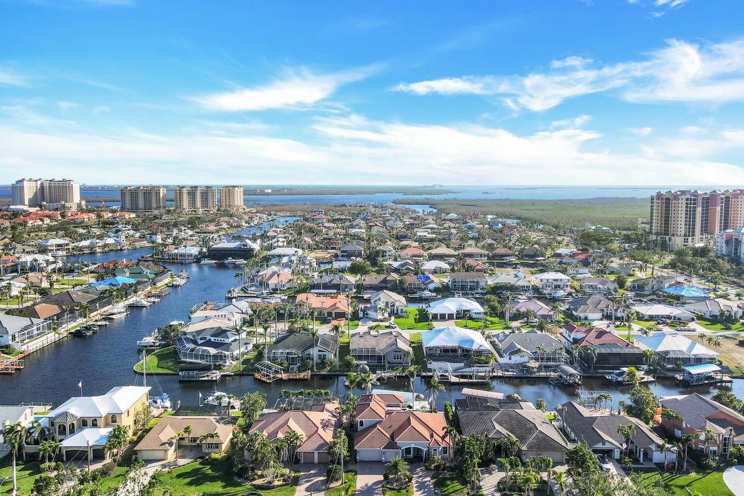 1512 El Dorado Pkwy W, Cape Coral, FL 33914