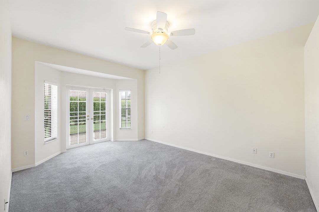 6596 Castlelawn Pl, Naples, FL 34113