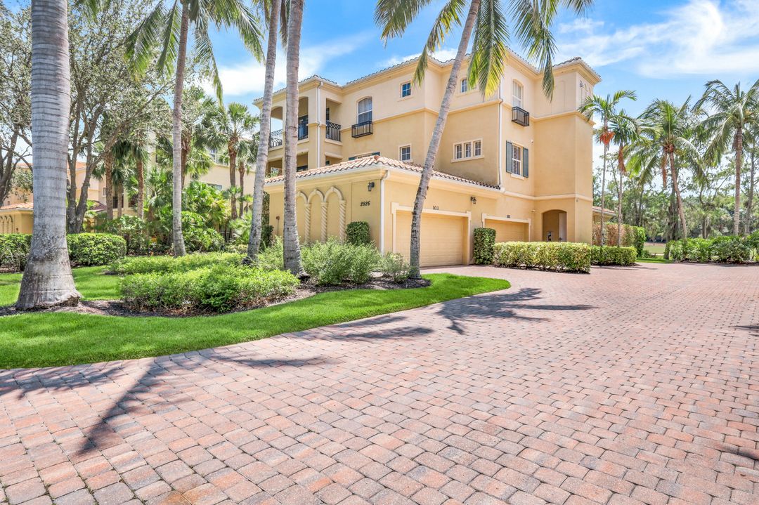 2826 Tiburon Blvd E #103, Naples, FL 34109