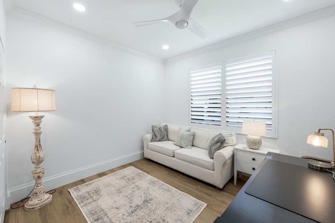 5092 Cerromar Dr, Naples, FL 34112