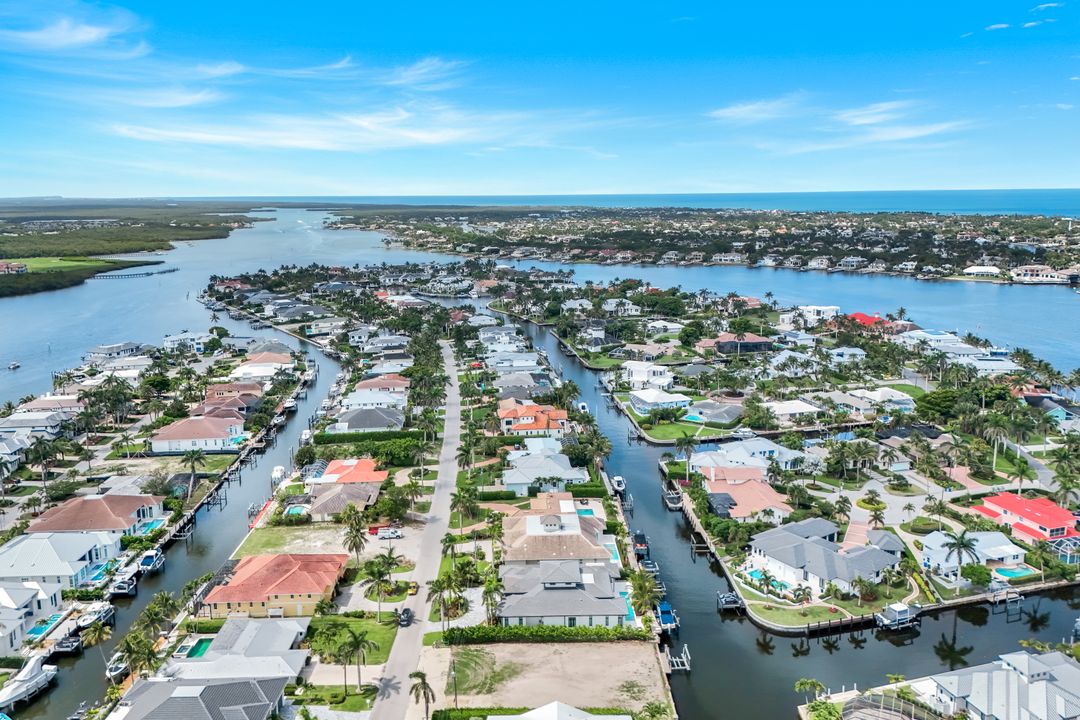 2156 Tarpon Rd, Naples, FL 34102