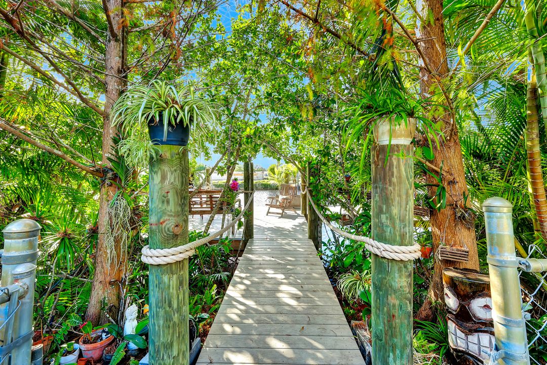 2125 St Croix Ave, Fort Myers, FL 33905