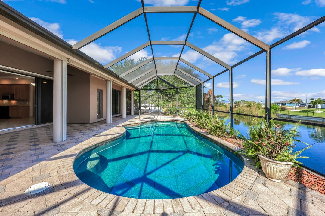 907 NW 18th St, Cape Coral, FL 33993