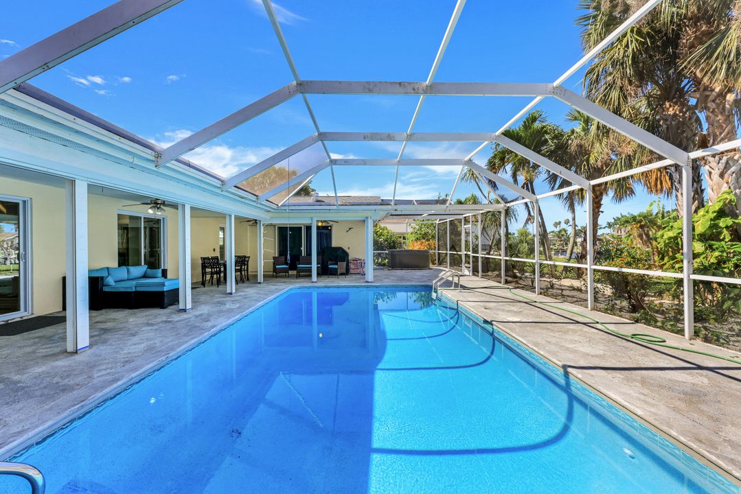 5308 Baypoint Ct, Cape Coral, FL 33904