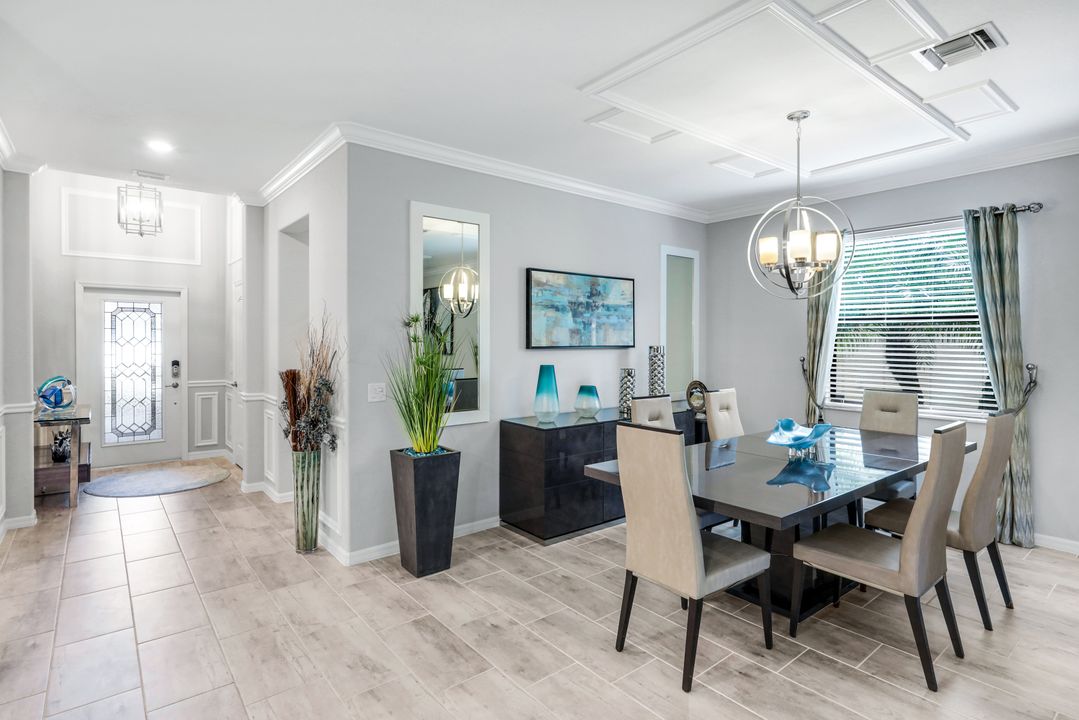 4244 Raffia Palm Cir, Naples, FL 34119