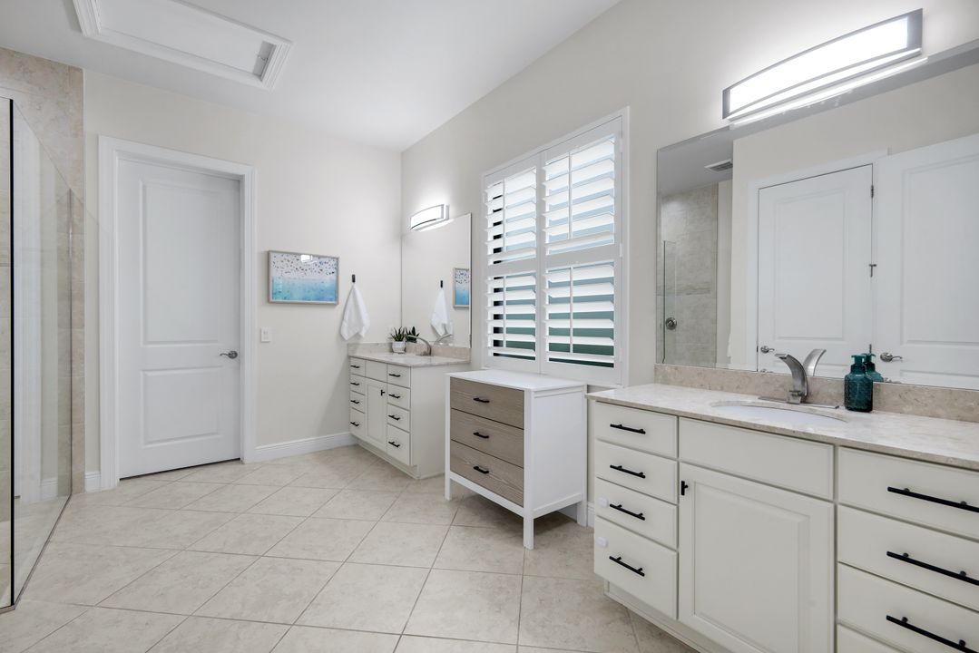 4118 Raffia Dr, Naples, FL 34119