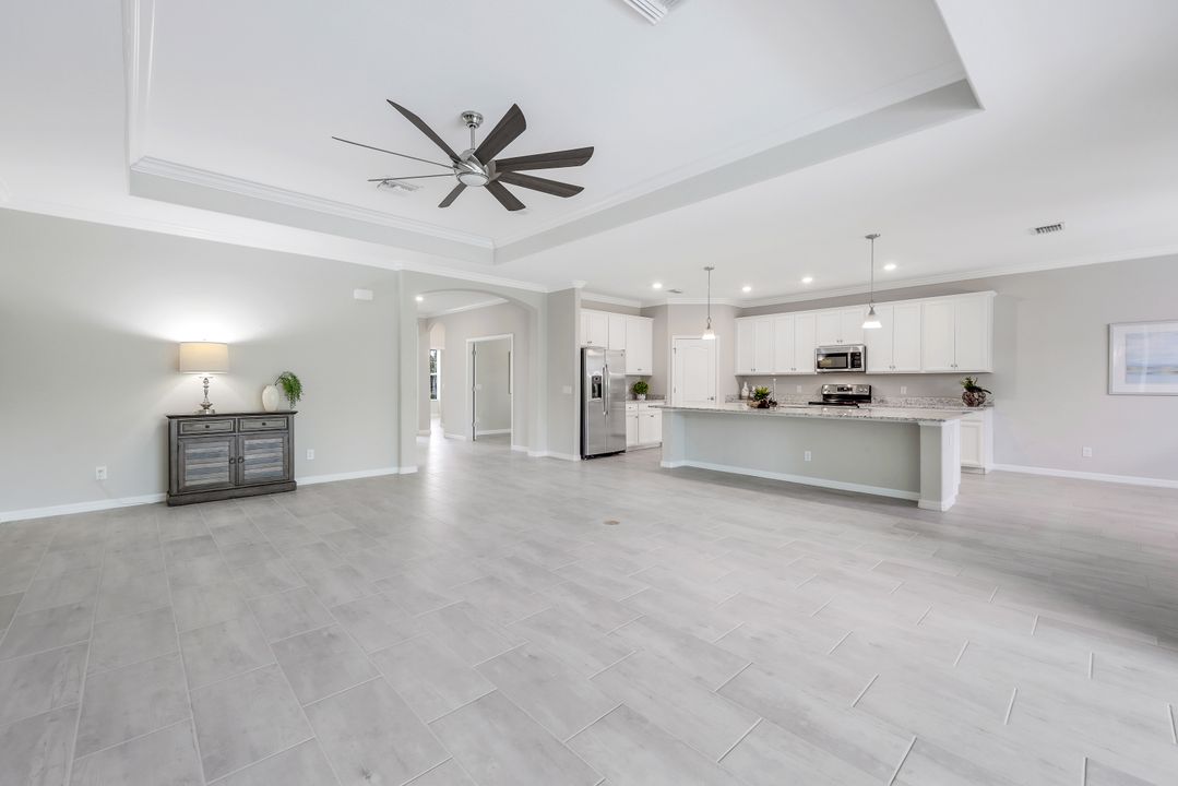 2366 Tangerine Ln, Naples, FL 34120