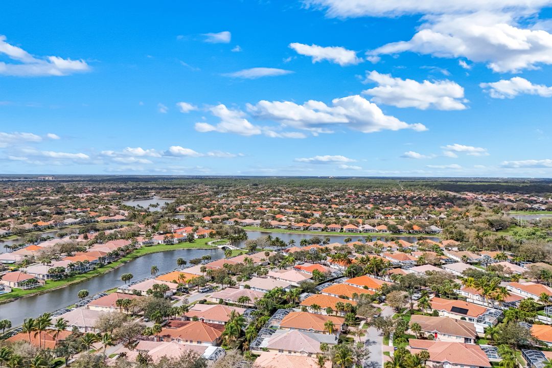 4272 Redonda Ln, Naples, FL 34119