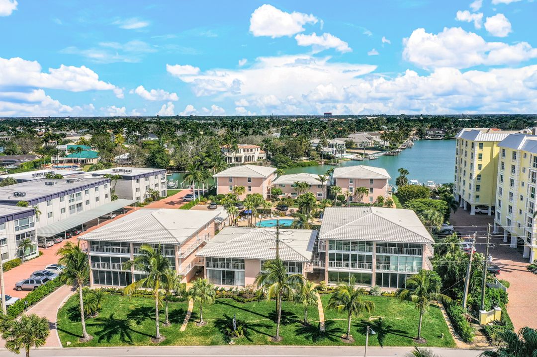 1910 Gulf Shore Blvd N #207, Naples, FL 34102