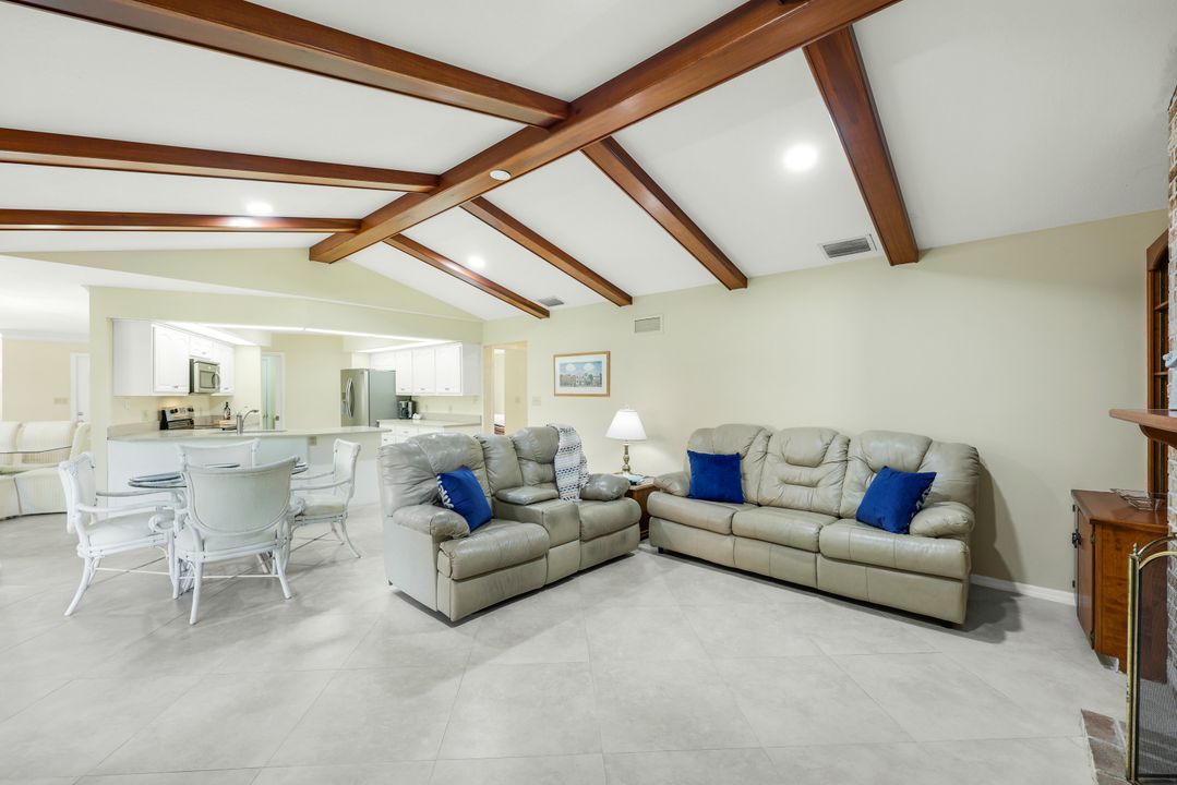 2383 Mayfield Ct, Naples, FL 34105