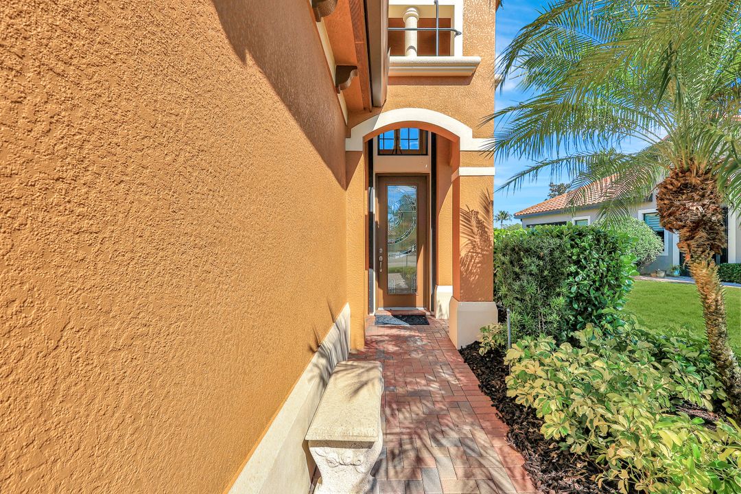 9142 Isla Bella Cir, Bonita Springs, FL 34135