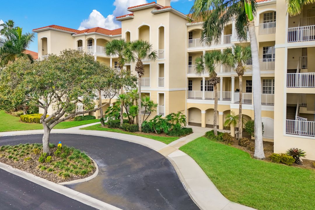 4843 Hampshire Ct #105, Naples, FL 34112