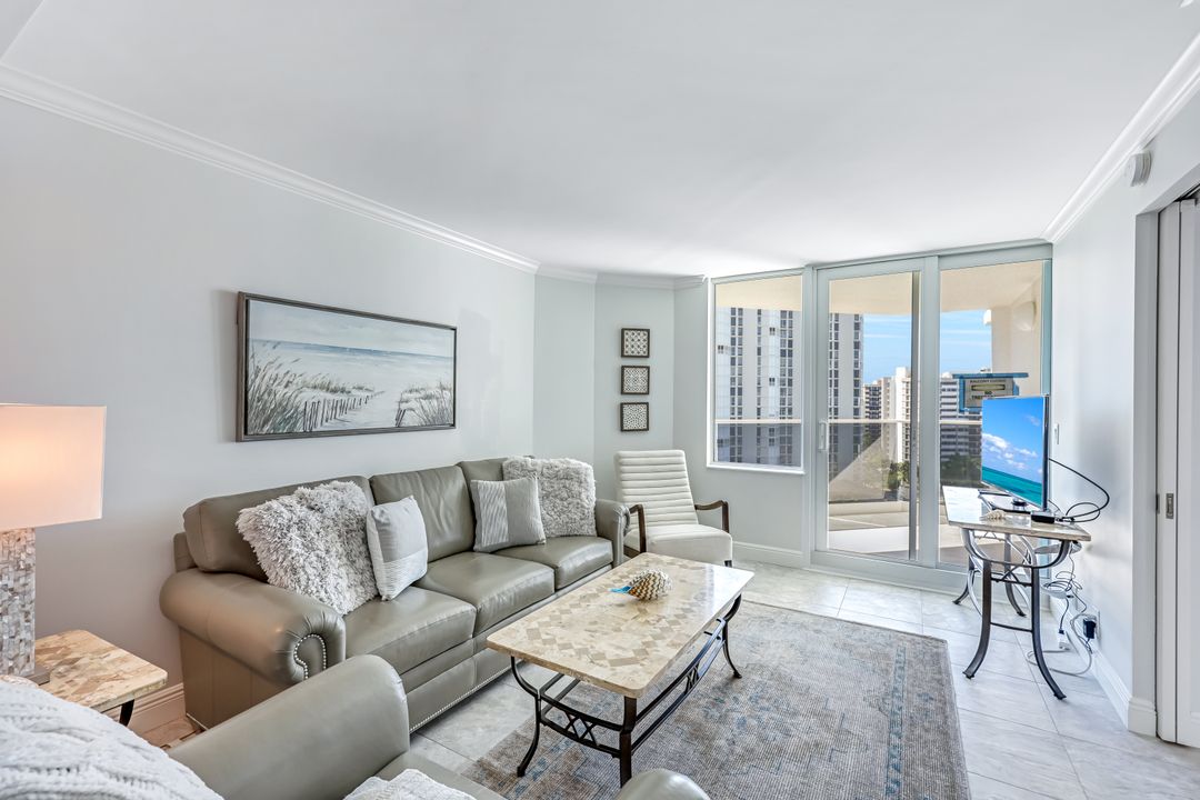 4041 Gulf Shore Blvd N #1108, Naples, FL 34103