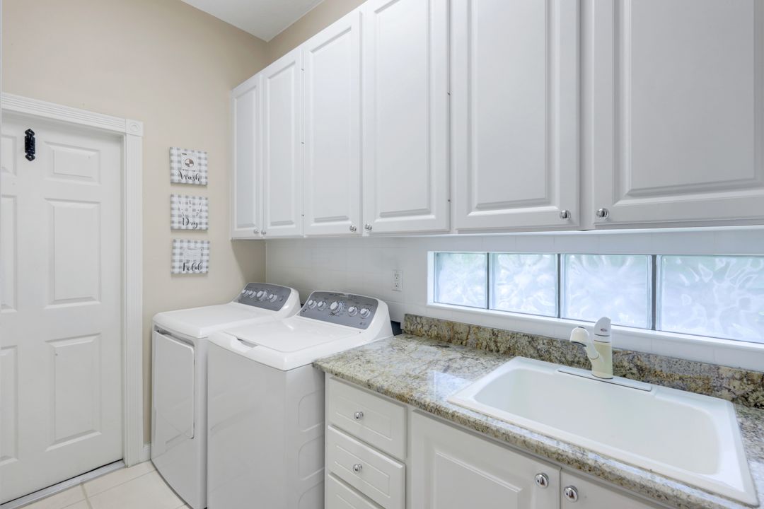 4772 Martinique Wy, Naples, FL 34119