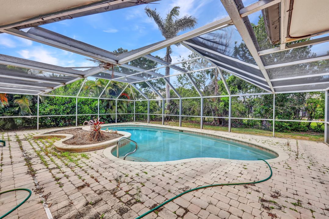 529 Neapolitan Way, Naples, FL 34103