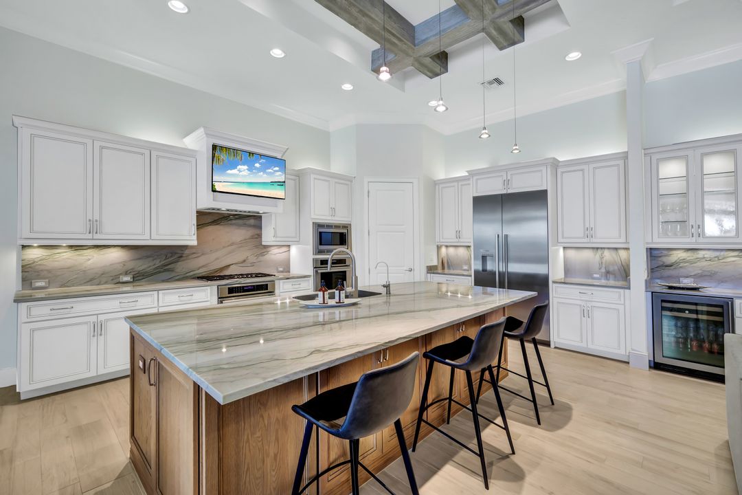 17429 Via Lugano Ct, Miromar Lakes, FL 33913