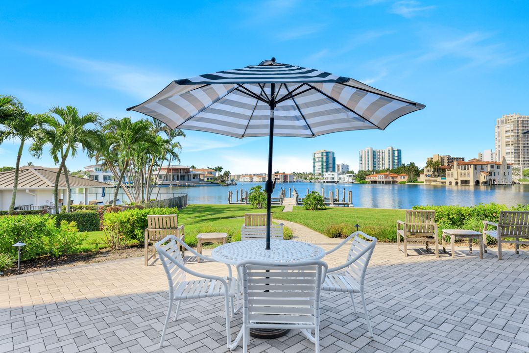 250 Park Shore Dr #601, Naples, FL 34103