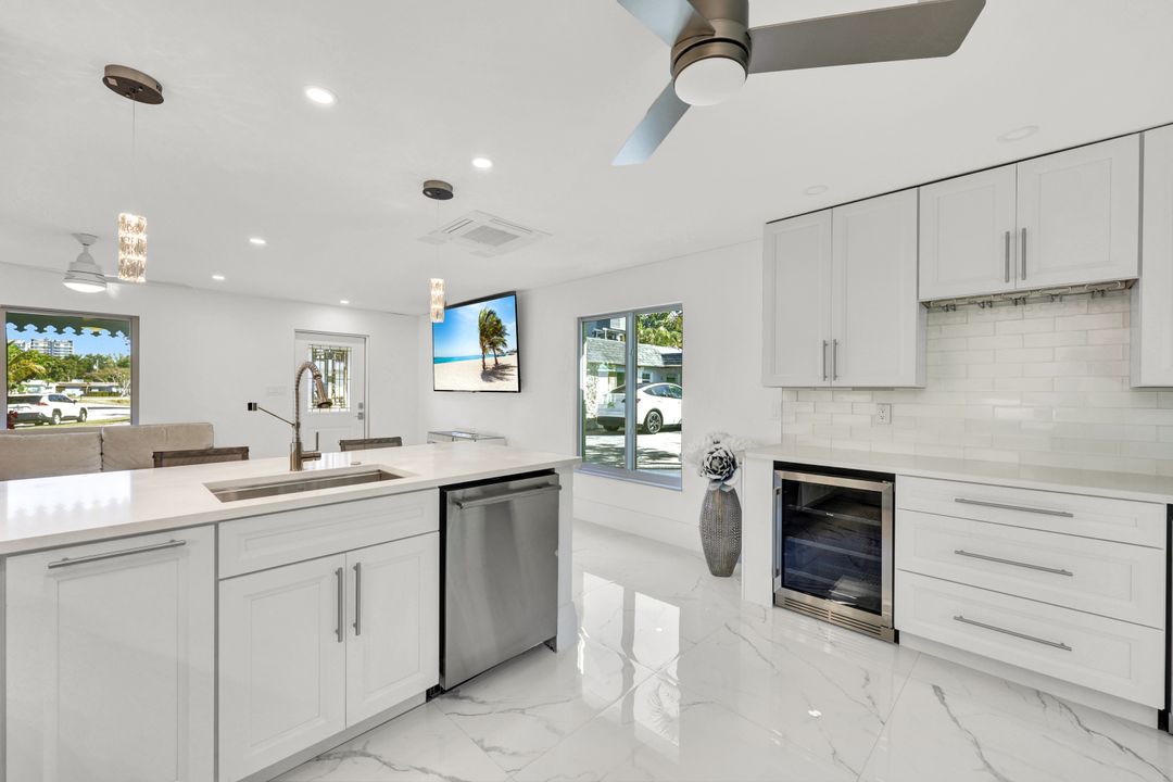 20 Kings Rd, Naples, FL 34112