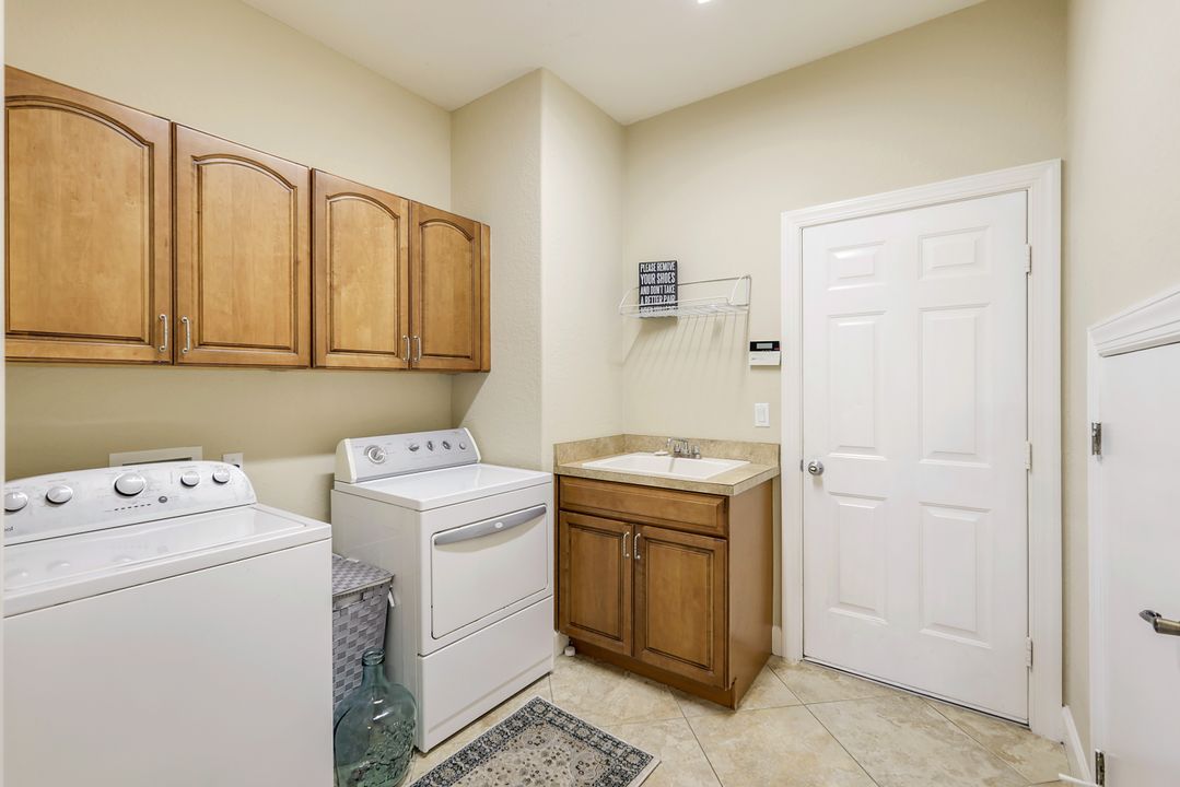 9175 Shale Ct, Naples, FL 34120