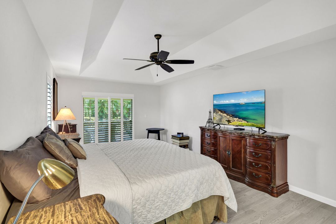 9820 Alhambra Ln, Bonita Springs, FL 34135