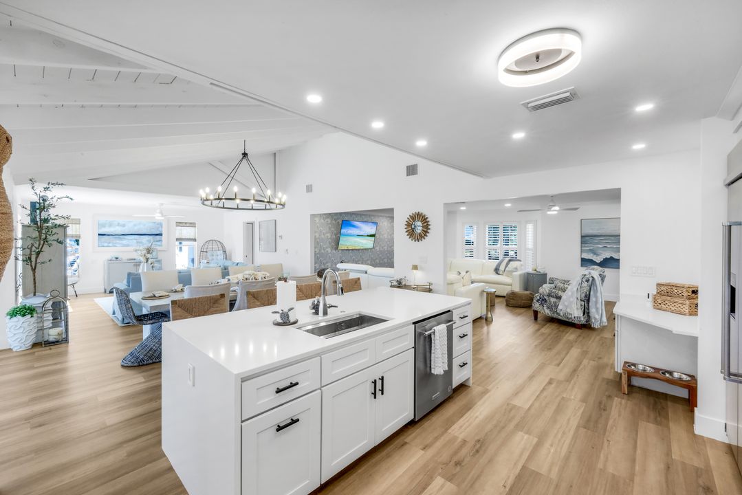 915 Pecten Ct, Sanibel, FL 33957