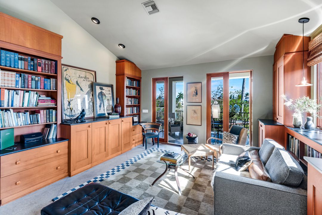 290 Channel Dr, Naples, FL 34108