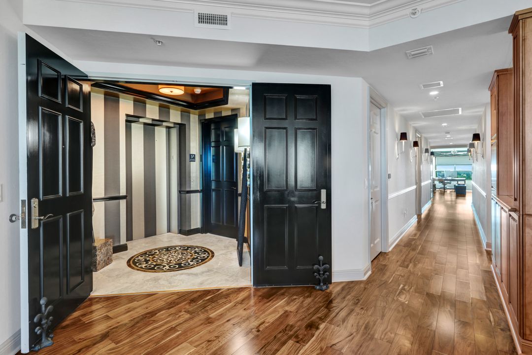 285 Grande Way #903, Naples, FL 34110