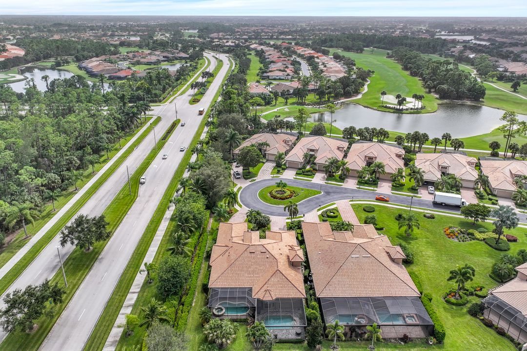 7598 Moorgate Point Way, Naples, FL 34113