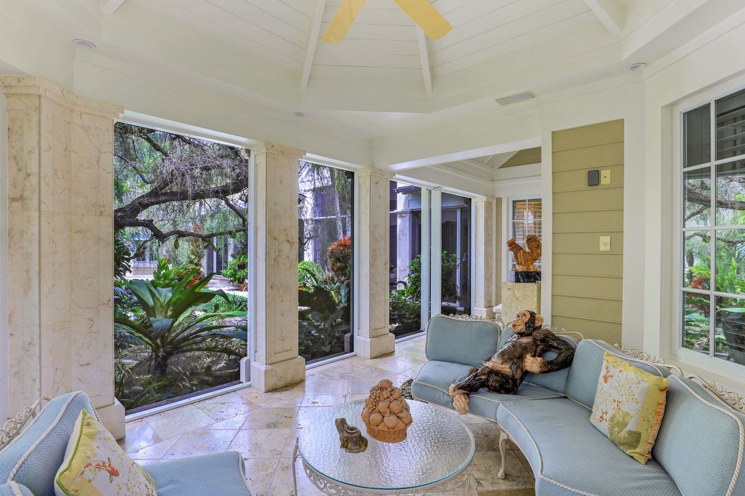 266 15th Ave S, Naples, FL 34102