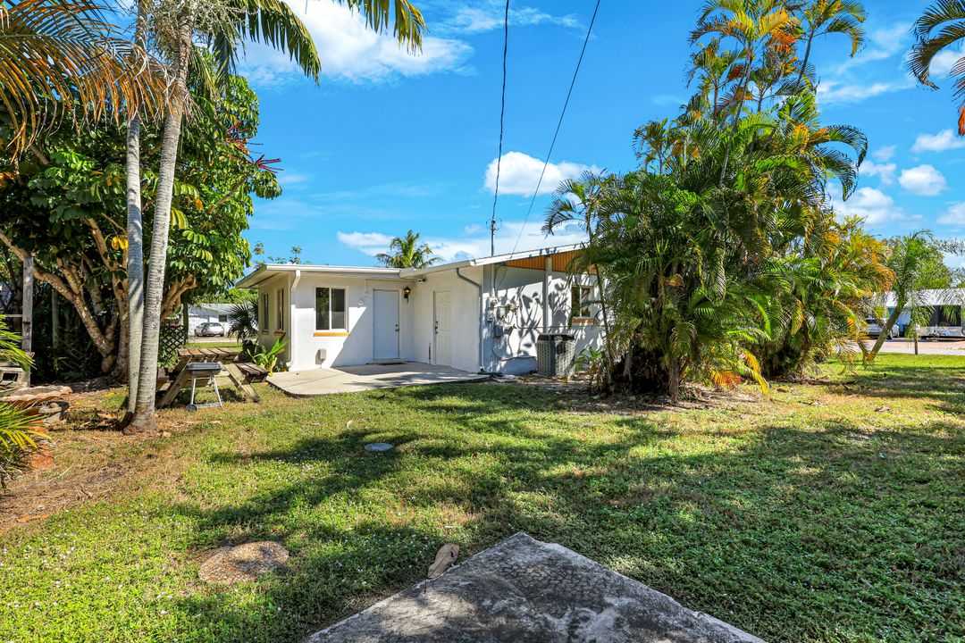 4862 Catalina Dr, Naples, FL 34112