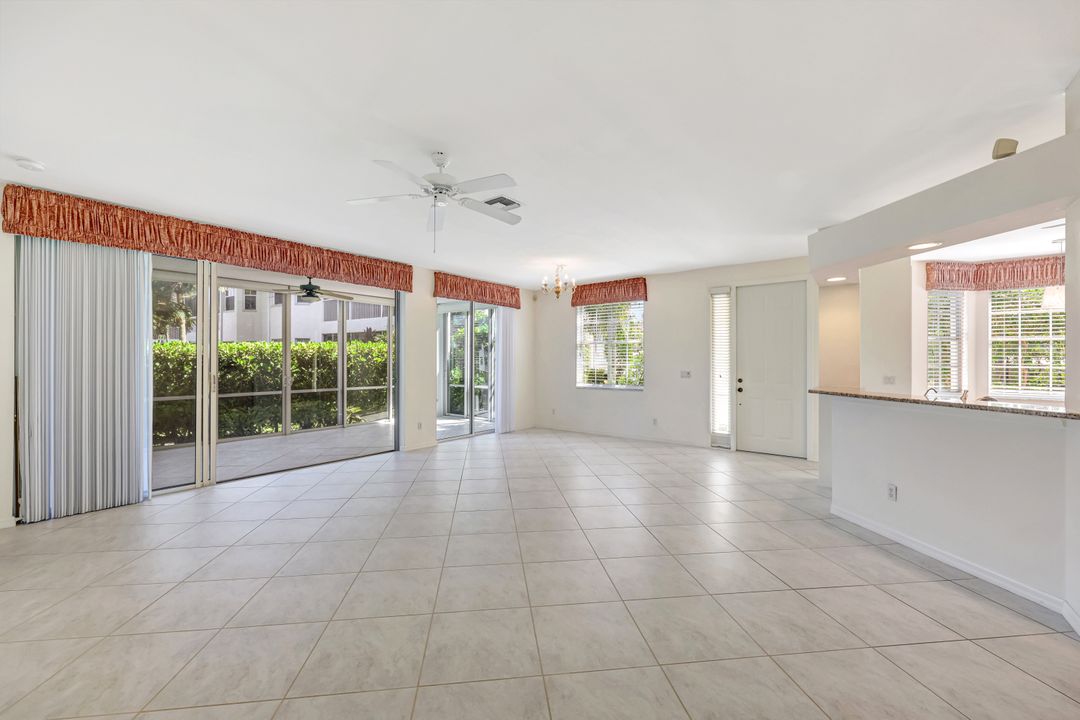 5080 Yacht Harbor Cir #103, Naples, FL 34112