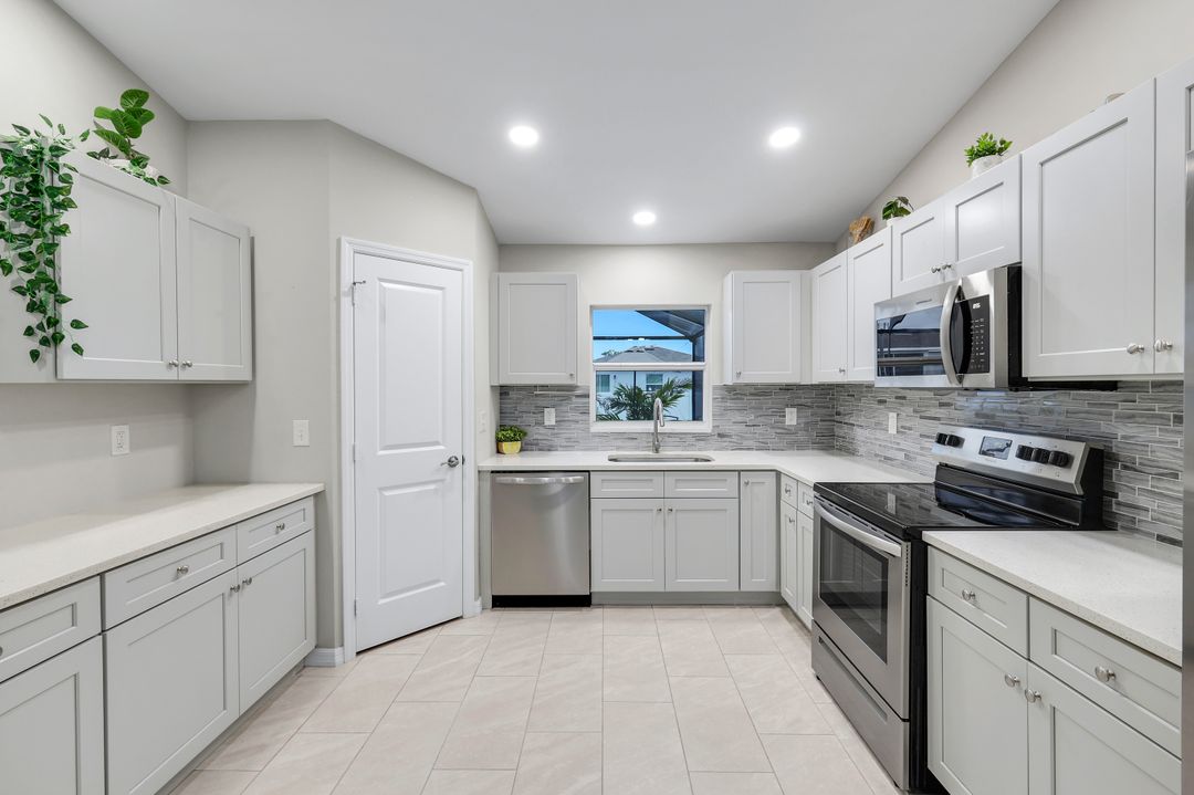 2013 NW Juanita Pl, Cape Coral, FL 33993