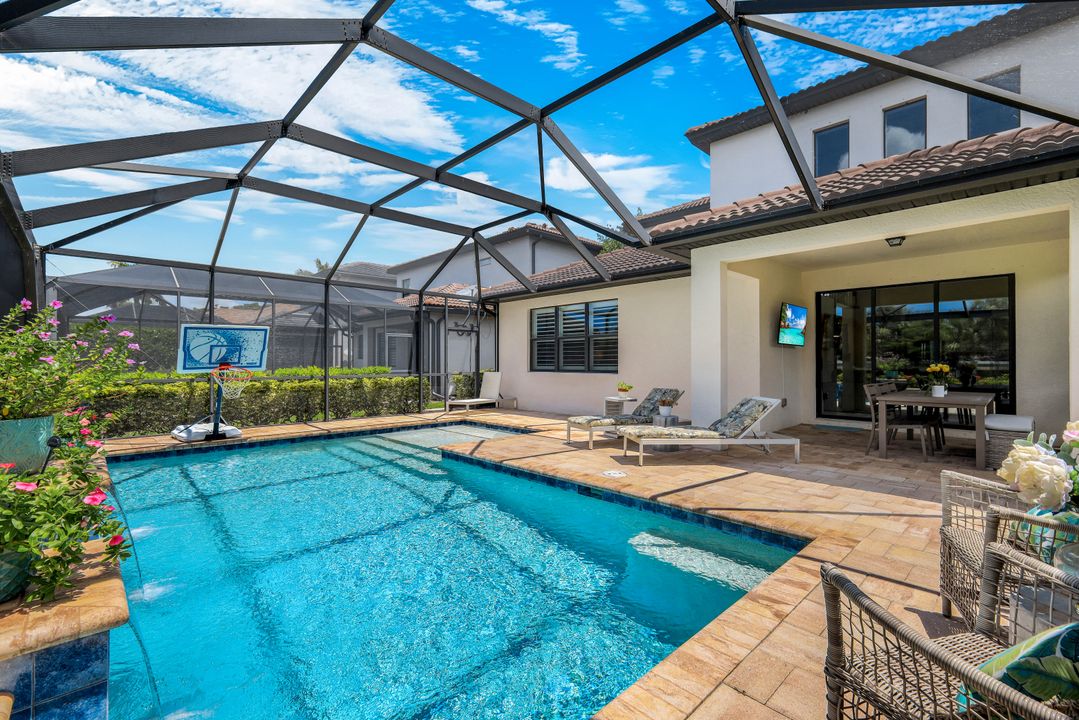 7209 Wilton Dr N, Naples, FL 34109