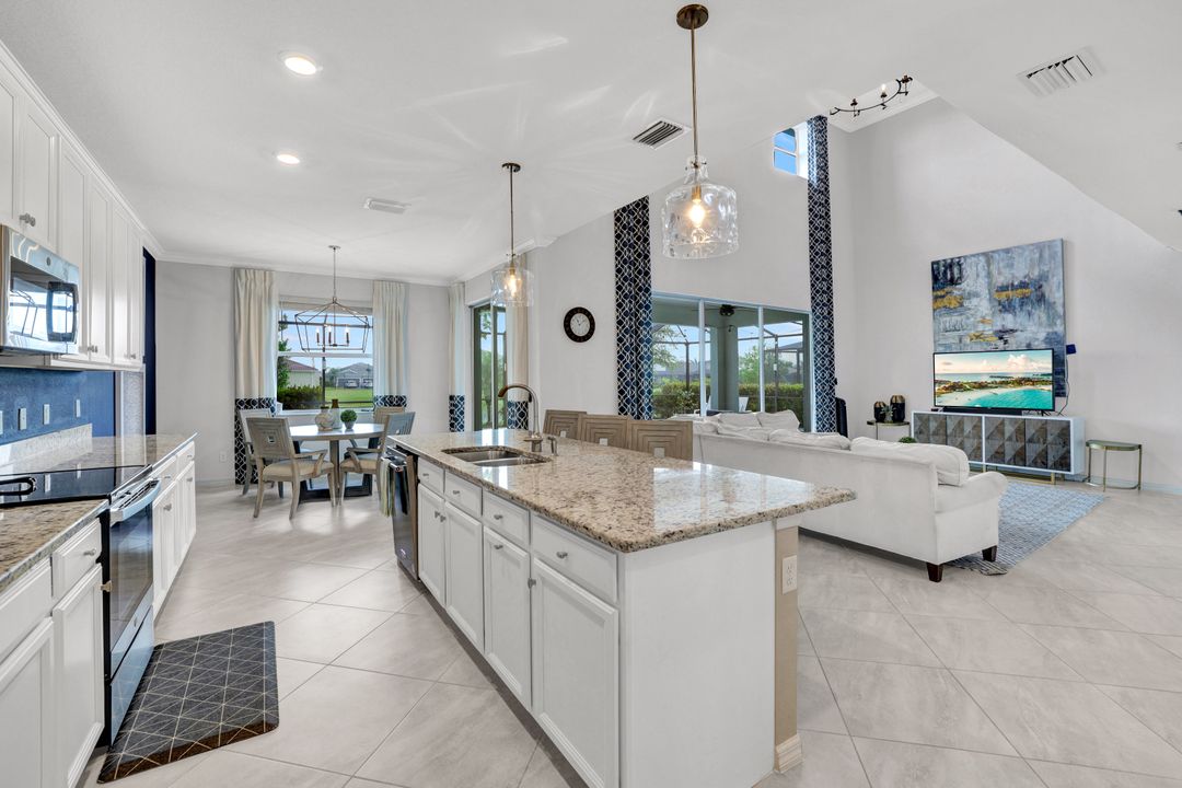 2369 Tangerine Ln, Naples, FL 34120