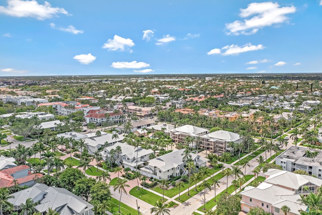 433 2nd St S, Naples, FL 34102