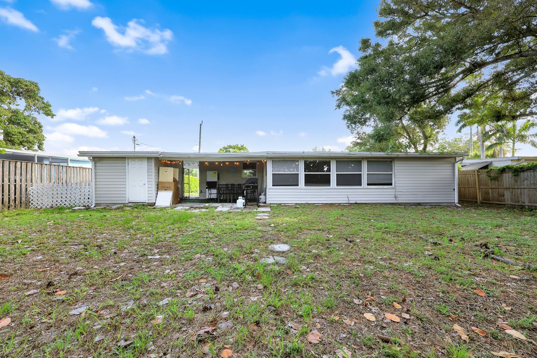2140 Harbor Ln, Naples, FL 34104
