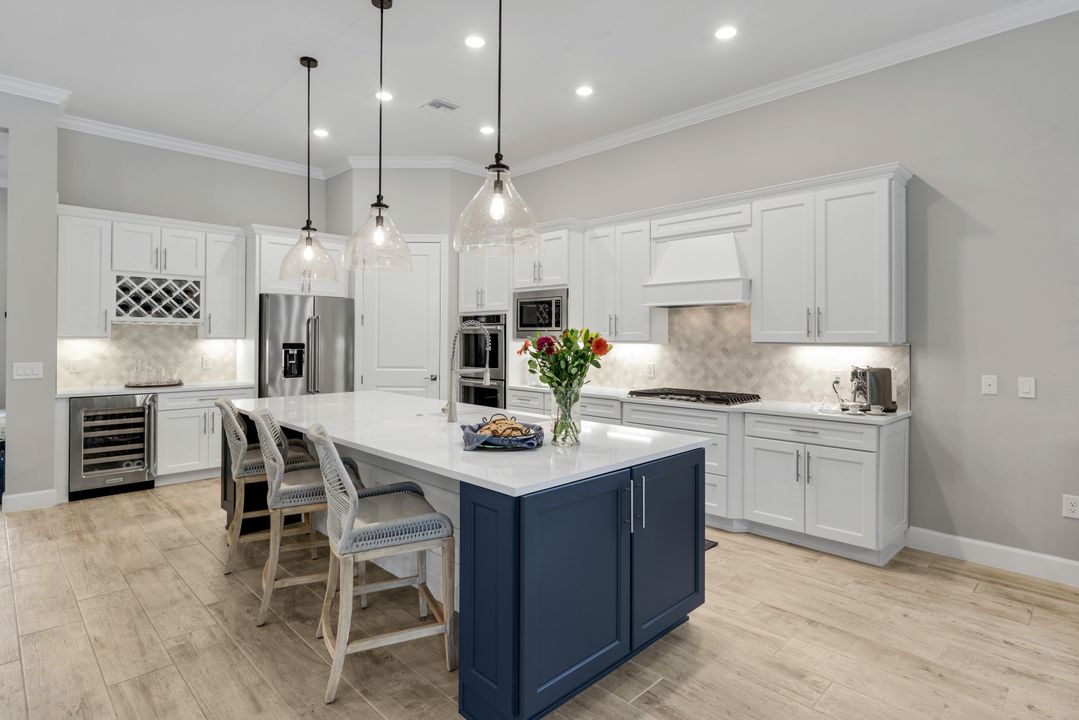 9583 Curlew Dr, Naples, FL 34120