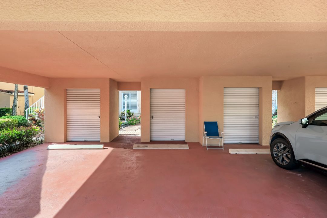 1660 Windy Pines Dr #4, Naples, FL 34112