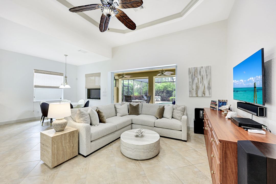 7655 Martino Cir, Naples, FL 34112